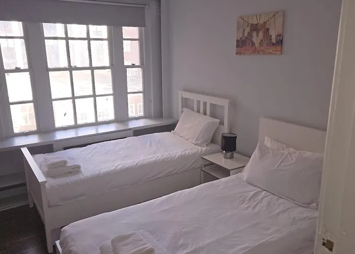 2 Bed Flat In London
