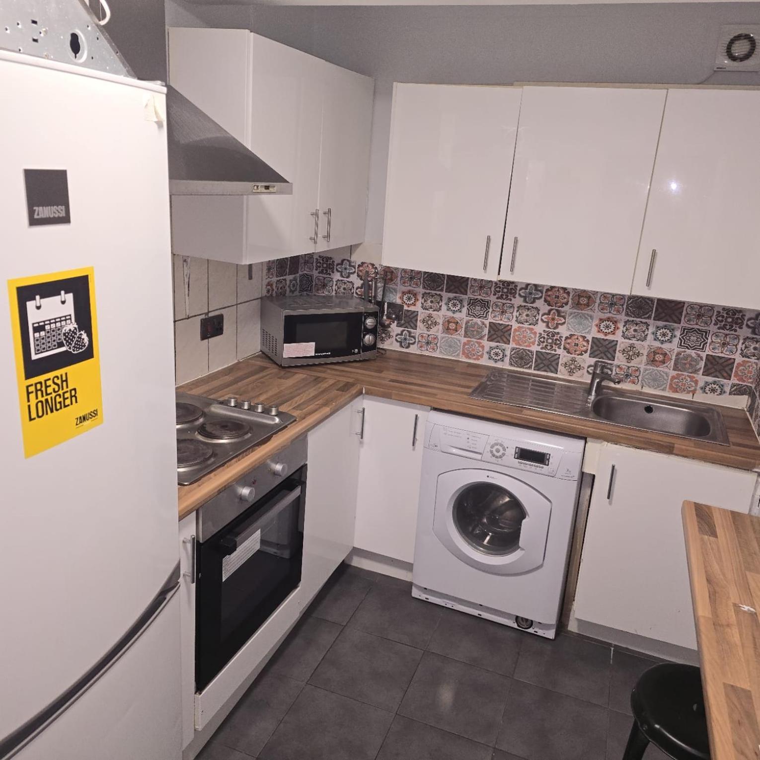 2 Bed Flat In Appartamento *